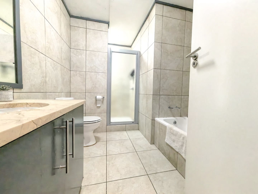 1 Bedroom Property for Sale in Three Anchor Bay Western Cape
